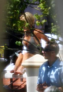 Victoria Beckham feet photo thumbnail