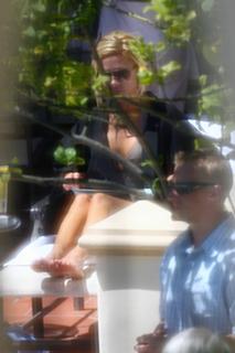 Victoria Beckham feet photo thumbnail