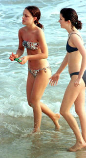 Natalie Portman feet photo thumbnail