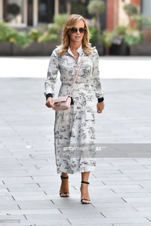 Amanda Holden feet photo thumbnail