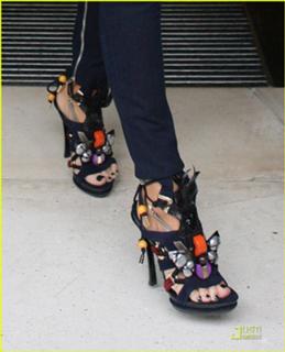 Victoria Beckham feet photo thumbnail