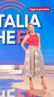 Veronica Maya feet photo thumbnail