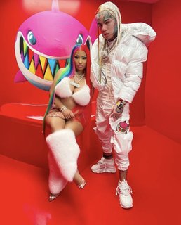 Nicki Minaj feet photo thumbnail