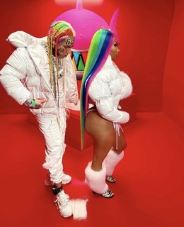 Nicki Minaj feet photo thumbnail
