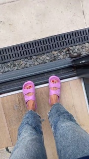 Dua Lipa feet photo thumbnail