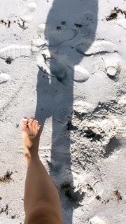 Kino MacGregor feet photo thumbnail