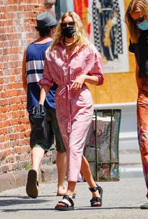 Elsa Hosk feet photo thumbnail