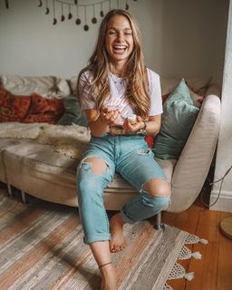 Lola Weippert feet photo thumbnail