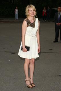 Michelle Williams feet photo thumbnail