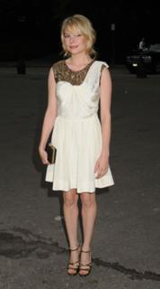 Michelle Williams feet photo thumbnail