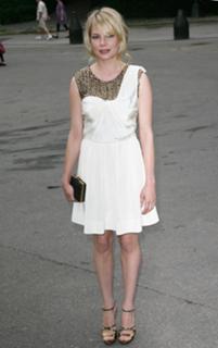 Michelle Williams feet photo thumbnail