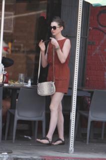 Anne Hathaway feet photo thumbnail