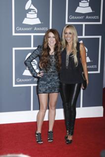Miley Cyrus feet photo thumbnail