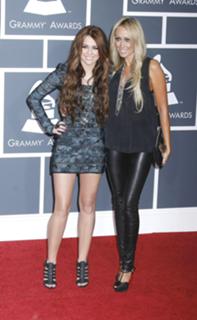 Miley Cyrus feet photo thumbnail