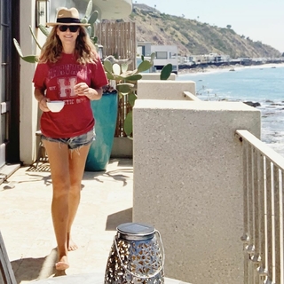 Daisy Fuentes feet photo thumbnail
