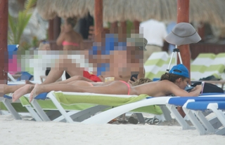 Vanessa Claudio feet photo thumbnail