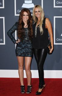 Miley Cyrus feet photo thumbnail