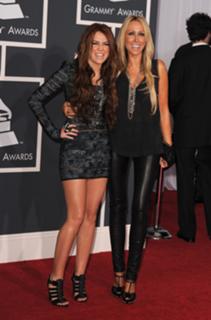 Miley Cyrus feet photo thumbnail