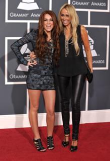 Miley Cyrus feet photo thumbnail