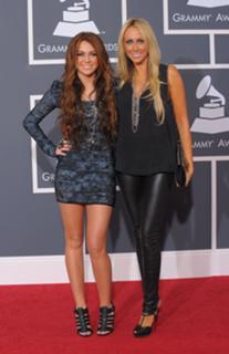 Miley Cyrus feet photo thumbnail