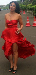Kareena Kapoor feet photo thumbnail