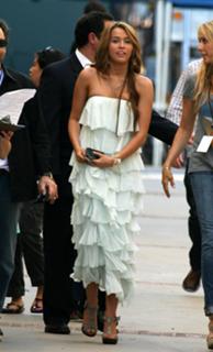 Miley Cyrus feet photo thumbnail