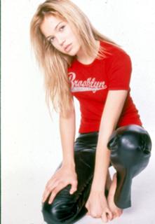 Mandy Moore feet photo thumbnail