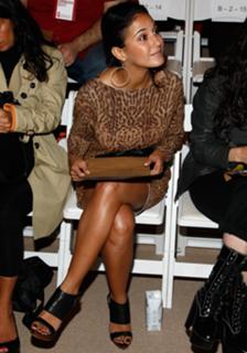 Emmanuelle Chriqui feet photo thumbnail