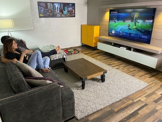 Tania Rincón feet photo thumbnail