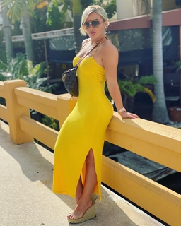 Amanda Saccomanno feet photo thumbnail