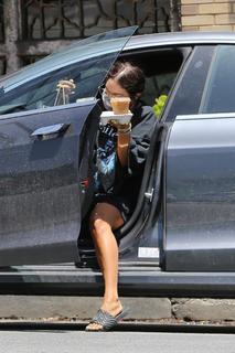 Vanessa Hudgens feet photo thumbnail