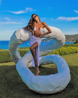 Izabel Goulart feet photo thumbnail