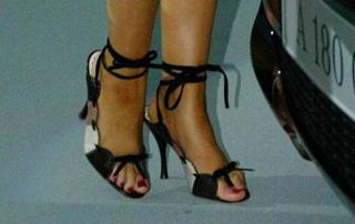 Christina Aguilera feet photo thumbnail