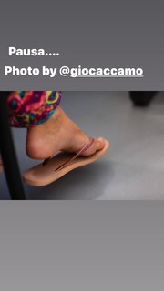Veronica Maya feet photo thumbnail