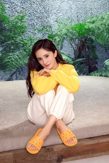 Mi Yang feet photo thumbnail