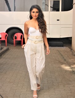 Kareena Kapoor feet photo thumbnail