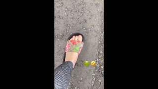 Helen Flanagan feet photo thumbnail