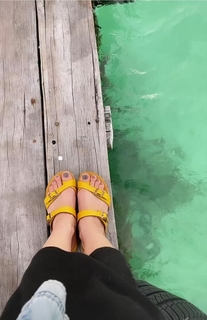 Claudia Lizaldi feet photo thumbnail