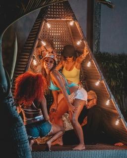 Anitta feet photo thumbnail