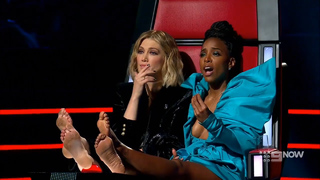 Delta Goodrem feet photo thumbnail