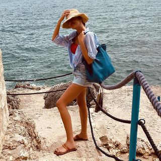 Alessia Marcuzzi feet photo thumbnail