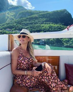 Julie Benz feet photo thumbnail