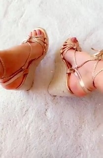 Nabilla Benattia feet photo thumbnail