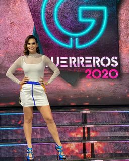 Tania Rincón feet photo thumbnail