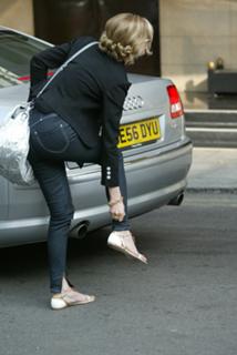 Rosamund Pike feet photo thumbnail