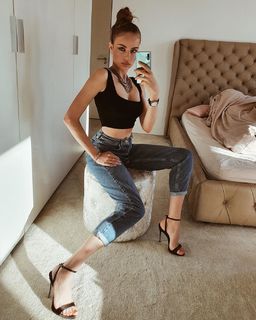 Xenia Tchoumitcheva feet photo thumbnail