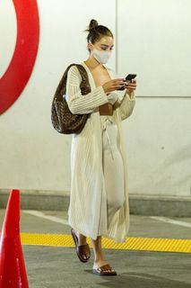 Olivia Culpo feet photo thumbnail