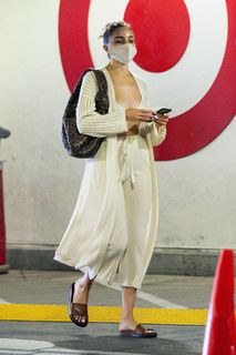 Olivia Culpo feet photo thumbnail