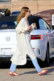 Leslie Mann feet photo thumbnail