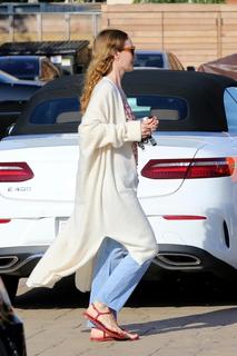 Leslie Mann feet photo thumbnail